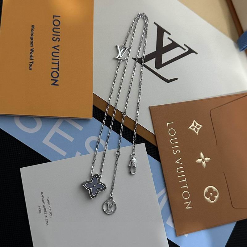 LV Necklace 03lyr146